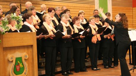 Der Sängerkreis Egling unter der Leitung von Veronika Graser. Der Verein feierte sein 110-jähriges Bestehen.