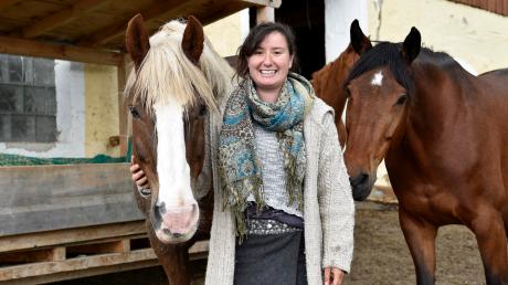 Sophia Madelung ist die Eigentümerin des Minihofs bei Entraching und möchte mit ihrem Mann und zwei Freunden den Hof wieder herrichten. Rund 20 Einstellpferde sind geplant, dazu fünf eigene.