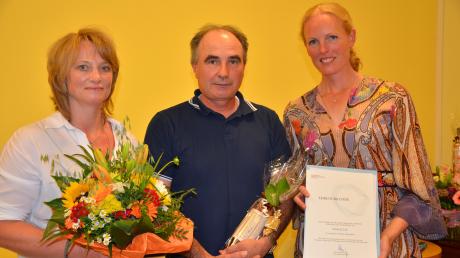 Michaela Zeck (links) und Thomas Grassinger erhielten von Herzogin Elizabeth in Bayern den Pflegepreis.