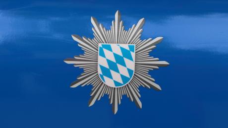 Ein Unbekannter hat in Thannhausen ein Garagentor beschädigt.