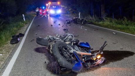 Zwischen Stoffen und Stadl ereignete sich am Sonntagabend ein tödlicher Unfall mit einem Motorrad- und einem Rollerfahrer.