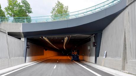 Im Tunnel Eching stehen auf der A96 Wartungsarbeiten an. Auch bei Etterschlag wird gearbeitet. Deshalb sind die Röhren in den nächsten Nächten zum Teil für den Verkehr gesperrt.