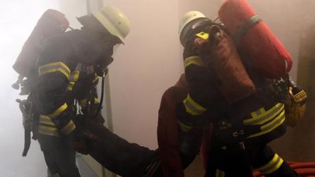Gerade die Atemschützträger sind bei Einsätzen gefordert. Feuerwehrärztin Dr. Ines Kraus kritisierte in Holzhausen den körperlichen Zustand vieler Aktiver. 