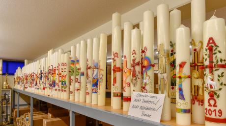 Auf einer Verkaufsfläche von 1200 Quadratmetern werden im Wachshof in Egling Kerzen aller Art angeboten. Gerade ist man mitten in der Osterkerzenproduktion.
