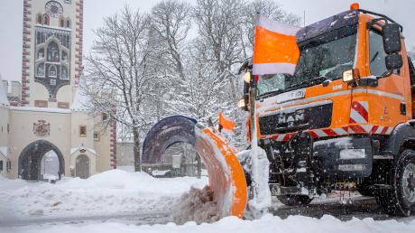 Die Winterdienste im Landkreis Landsberg sind nahezu pausenlos im Einsatz.