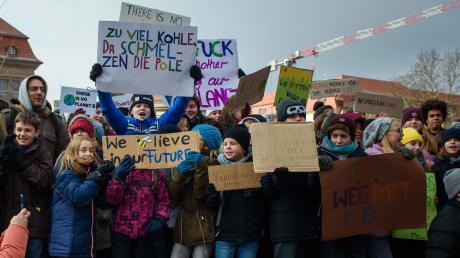 Tausende Schüler haben am Freitag in Berlin demonstriert. Unter dem Motto „Fridays for Future“ protestierten sie für den Klimaschutz. 