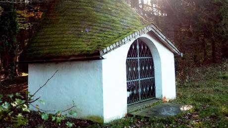 Die Winkelkapelle bei Kinsau wurde 1985 erbaut und liegt am Waldrand "Im Winkl" über dem Steilhang des Lechs. 