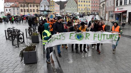 Bei der zweiten Demonstration für „Fridays for Future“ waren diesmal rund 400 Teilnehmer in Landsberg dabei.
