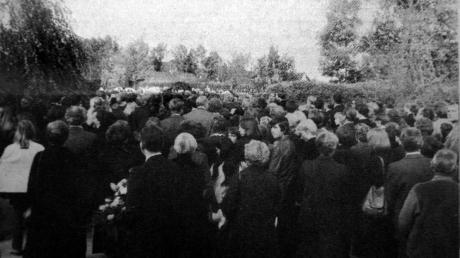 Eine große Trauergemeinde versammelte sich 1981 auf dem Echinger Friedhof, um Ursula Herrmann das letzte Geleit zu geben.