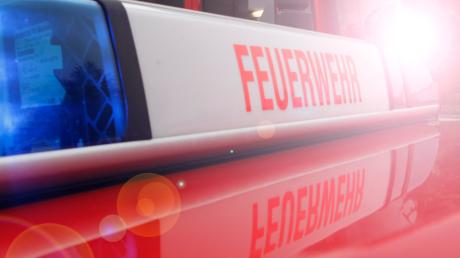 Ein kleiner Heckenbrand hat am Silvestervormittag die Feuerwehr in Scheuring auf Trab gehalten.