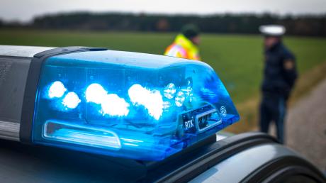 Nach einem Verkehrsunfall bei Obermühlhausen wurde ein 72-jähriger Mann in eine psychiatrische Klinik eingewiesen.