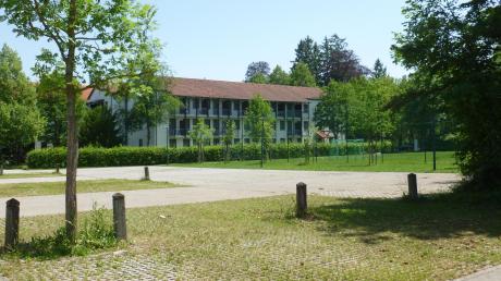 Weil auf dem Tennisplatz des Bildungszentrums Holzhausen ein Gästehaus errichtet werden soll, muss der Parkplatz vor dem Haus Panorama vergrößert werden. 