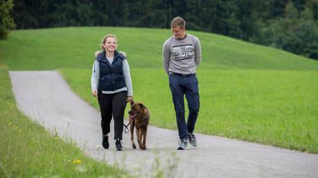 Virginia Dominkovic und Dominik Graf leben im Weiler Memming bei Hagenheim und sind mit ihrer Nala oft rund um den Egelsee unterwegs. 