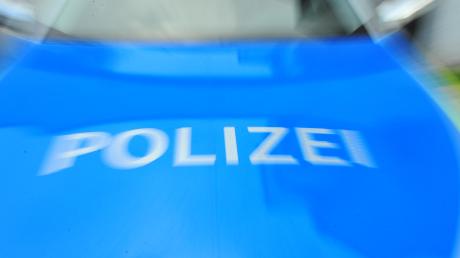 Unbekannte haben in Dettenhofen ein Marterl beschädigt. Die Polizei sucht nach Zeugen.