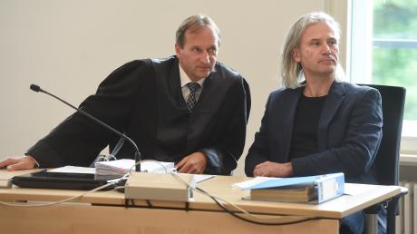 Michael Herrmann (rechts) und sein Anwalt Joachim Feller bei einem Prozess in Augsburg im Juni 2016.