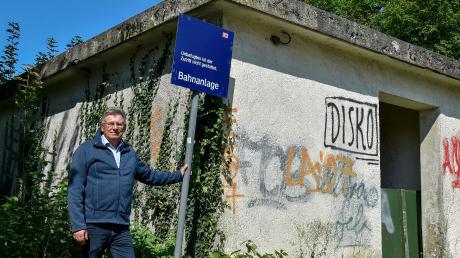 Bürgermeister Wilhelm Böhm möchte, dass die Züge wieder in Hurlach halten. Den Haltepunkt hat die Bahn 1995 geschlossen.