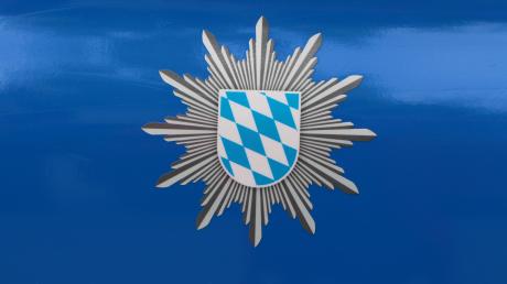 Die Polizei Friedberg sucht Zeugen eines Fahrradunfalls vor dem Möbelhaus Segmüller. 