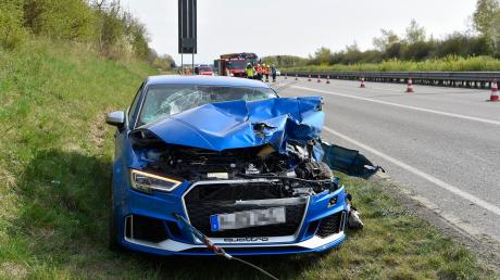 Ein Unfall mit einem Sportwagen hat sich am Donnerstagnachmittag auf der B17 bei Hurlach ereignet.