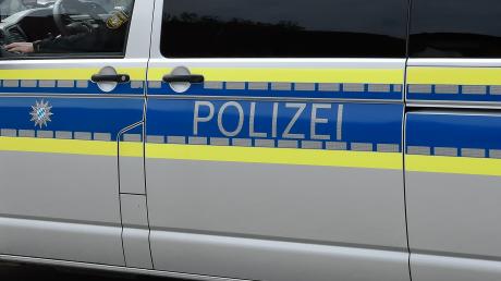 Wegen lauter Musik wird die Polizei nach Obergriesbach gerufen. Zehn Freunde feiern dort eine Party und halten zudem keinen Mindestabstand ein. 