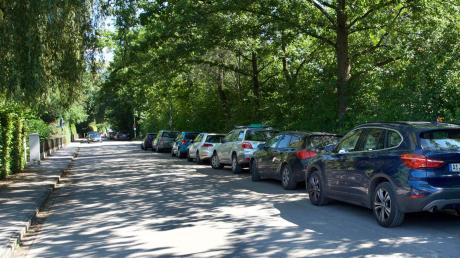 In der Kaagangerstraße gibt es an heißen Sommertagen große Parkprobleme. Jetzt hat sich der Gemeinderat Eching wieder damit beschäftigt und eine Lösung scheint in Sicht. 