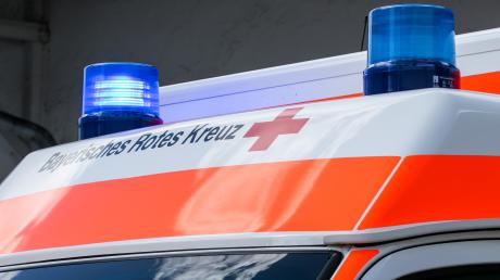 Nach einem Unfall bei Altenmünster wurden zwei Autofahrer leicht verletzt. 