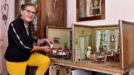 Brigitta Dörrstein aus Pflugdorf sammelt Puppenstuben – vornehmlich aus der Zeit vor 1945, die mit viel Liebe zum Detail das Leben aus längst vergangenen Zeiten zeigen. 