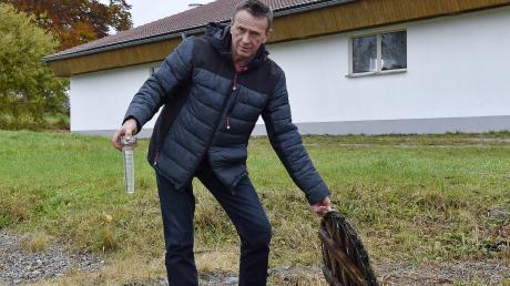Rotts Bürgermeister Fritz Schneider lebt im Ortsteil Pessenhausen, der nicht an die Kanalisation angeschlossen ist. Auch er hat ein Pflanzenklärbeet auf seinem Grundstück – die Anlagen funktionierten „hervorragend“. 