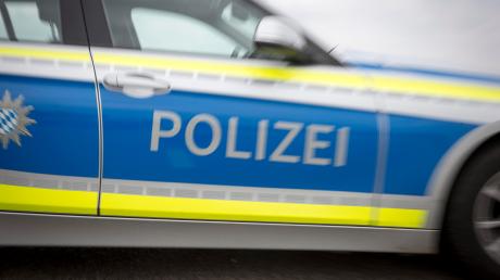 Die Polizei in Friedberg sucht einen Unfallflüchtigen.