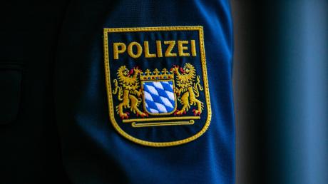 Die Dachauer Polizei nahm einen 68-Jährigen vorübergehend fest, der in einem Supermarkt in Petershausen als Exhibitionist aufgefallen war.