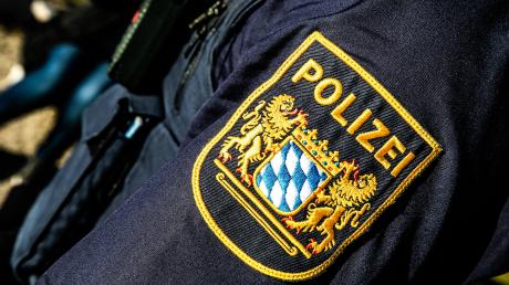 Ein Schuss, Hakenkreuze und SS-Runen an den Wänden: Nach mehreren Vorfällen ermittelt die Polizei in Neresheim. Zeugen werden gesucht. 