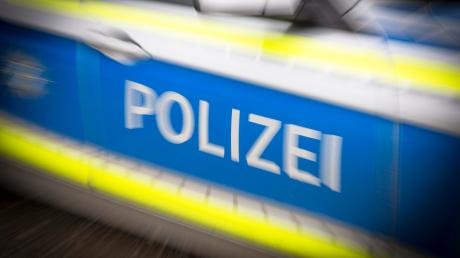Die Polizei Pfaffenhofen hat eine Geburtstagsfeier in Schweitenkirchen aufgelöst.