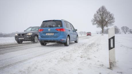 Schnee und Eis machten den Autofahrern im Landkreis Landsberg zu schaffen.