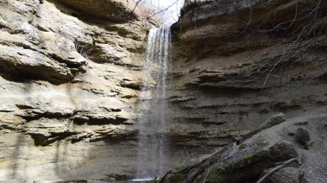 Der Wasserfall am oberen Ende der Pähler Schlucht ist das Ziel vieler Besucher, doch derzeit führt kein Weg dort hin. 