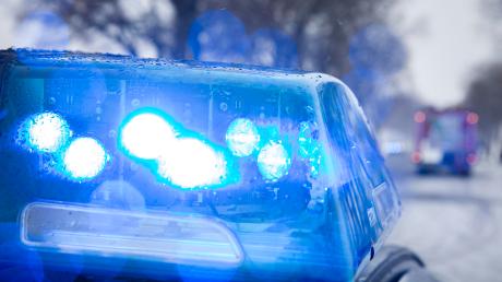 Am Weitmannsee in Kissing hat ein Autofahrer einen Sachschaden verursacht.