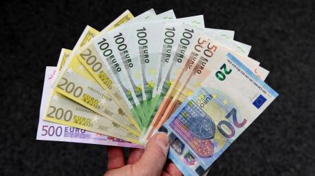 Ein Mann aus dem Landkreis Landsberg hat seinen Arbeitgeber um einen hohen Geldbetrag geprellt.