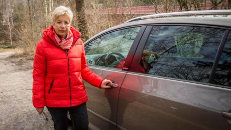 Magdalena Kästner ärgert sich über die Strafe, die sie bezahlen musste, weil sie nah des Zollhauses geparkt hat. 