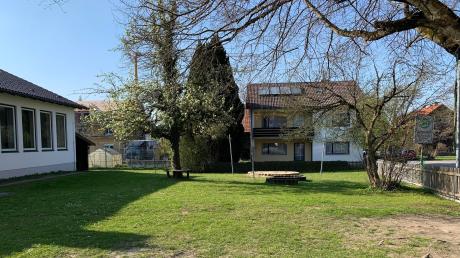 Der Garten der alten Schule in Greifenberg soll über den Sommer ein Treffpunkt für die Einwohner von Greifenberg werden.