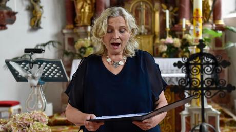 Luise Förg (hier in St. Anna, Schondorf) leitet seit rund 20 Jahren den Kirchenchor von St. Michael in Hofstetten. 