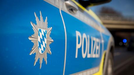 Ein 45-Jähriger erfasste in Dachau mit seinem Lastwagen eine Fußgängerin. Die Frau starb an ihren Verletzungen.
