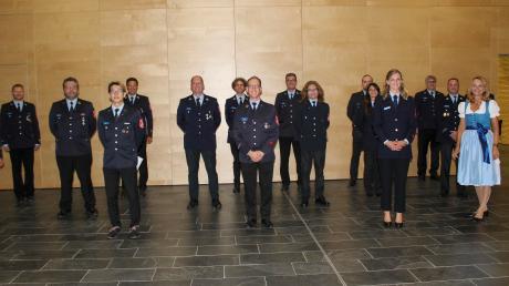 Landsbergs Oberbürgermeisterin Doris Baumgartl (rechts) ehrte zahlreiche aktive Feuerwehrkräfte.