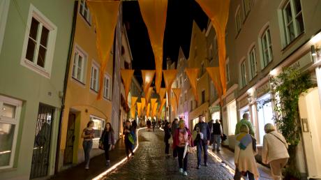Die Landsberger Innenstadt verwandelt sich im Rahmen der Langen Kunstnacht wieder in eine Flaniermeile.