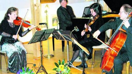 Zum Quartett mutierte das Schwabinger Klaviertrio (verstärkt durch Charlotte Walterpiel, Viola) beim Konzert im Sophien-Saal in Kinsau. Foto: Stefan Nowicki