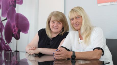 Anita Ponzio (links) und ihre Mitarbeiterin Katharina Reiser beraten mit viel Erfahrung, wenn es um Bestattungsvorsorge geht. 