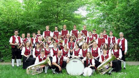 Der Musikverein „Eintracht“ Bächingen spielt beim Dorf- und Kindergartenfest auf.
