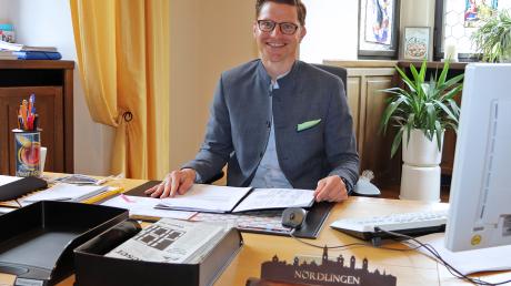 Oberbürgermeister David Wittner in seinem Büro im Rathaus. 