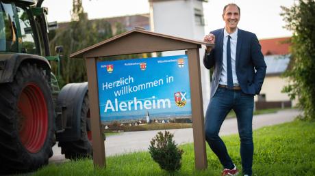 Christoph Schmid ist seit 2008 Bürgermeister seines Heimatortes Alerheim. Zusammen mit den Gemeinderatsmitgliedern möchte er die Kommune in eine gute Zukunft führen. Gerade für junge Familien bietet Alerheim beste Voraussetzungen