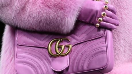 Vor 100 Jahren gründete Guccio Gucci in Florenz ein Lederwarengeschäft. Heute ist die Gucci-Handtasche ein weitverbreitetes Statussymbol.