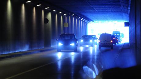 Licht am Ende des Neusässer Tunnels: Durch einen umfangreichen Umbau soll die Durchfahrt für die rund 8000 Autofahrer am Tag sicherer werden.  

