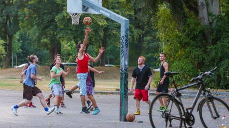 Gemeinsam Basketball spielen oder einen Poetry-Slam organisieren: Nach sechs Jahren verlässt Grabens Jugendreferent Matthias Schäfer die Region.