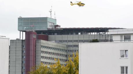 Seit Anfang 2014 werden vom Dach des Klinikums in Augsburg aus Rettungseinsätze mit dem ADAC-Hubschrauber „Christoph 40“ geflogen. 